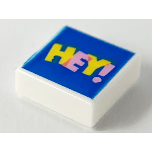 Деталь LEGO 3070pb154 Tile 1 x 1 with Bright Pink and Yellow 'HEY!' on Blue Background Pattern