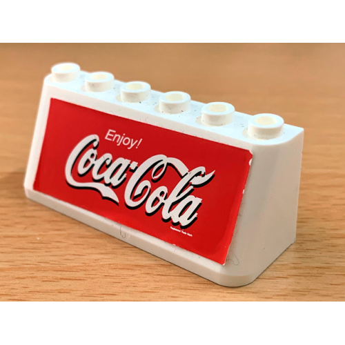 Деталь LEGO 4176pb33 Windscreen 2 x 6 x 2 with White 'Enjoy!' and Coca-Cola Logo on Red Background Pattern (Sticker) - Sets 4466 / 4468 / 4469