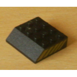 Slope 45 4 x 4 with Yellow Stripe Pattern