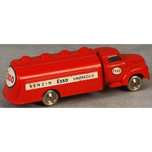 Деталь LEGO 250pb02 HO Scale, Bedford ESSO Tank Truck (Indicators on front)