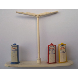 HO Scale, Accessory Petrol Pumps with Center Light Post and Esso Pattern HO Scale, Accessory Petrol Pumps with Center Light Post and Esso Pattern