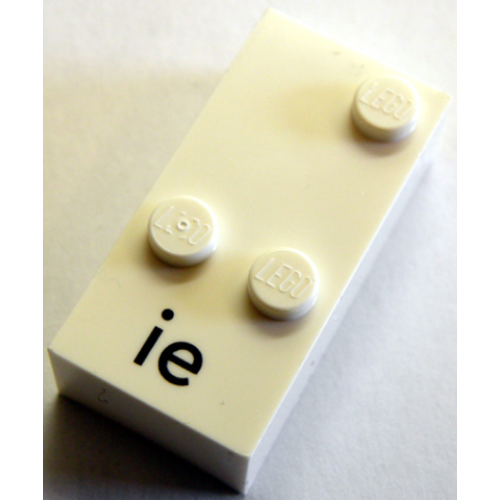 Деталь LEGO 60296pb01 Brick, Braille 2 x 4 with 3 Studs with Black Lowercase Letters ie Pattern (dots-346 ⠬) (German)