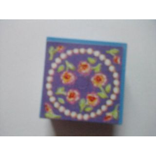 Деталь LEGO 33031pb14 Container, Box 3 1/2 x 3 1/2 x 1 1/3 with Hinged Lid with Necklace and Roses on Blue Background Pattern (Sticker) - Set 3114