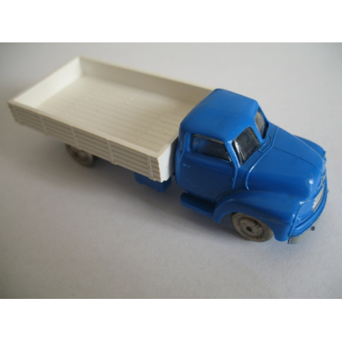 Деталь LEGO 253pb02 HO Scale, Bedford Flatbed (Indicators on sides)