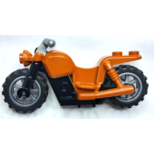 Деталь LEGO 65521c05 Motorcycle Chopper with Black Frame, Flat Silver Wheels, and Flat Silver Handlebars - Dark Orange