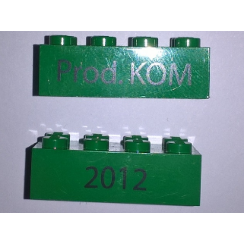 Деталь LEGO 3001pb117 Brick 2 x 4 with Black '2012' and 'Prod. KOM' Pattern on Opposite Sides (Kornmarken Factory Tour) - Green