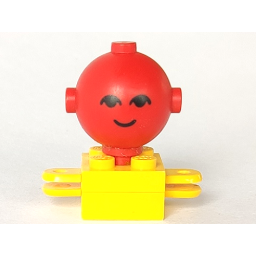 Деталь LEGO 685px1c02 Homemaker Figure / Maxifigure Torso Assembly with Red Head with Black Eyes and Smile Pattern (792c03 / 685px1) - Yellow