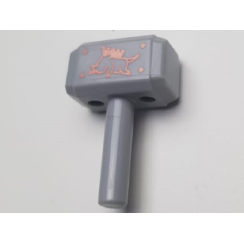Деталь LEGO 75904pb01 Minifigure, Utensil Tool Sledgehammer (Mjolnir, Hammer) with 4 Copper Rivets and Razorback Pattern on Both Sides - Light Bluish Gray